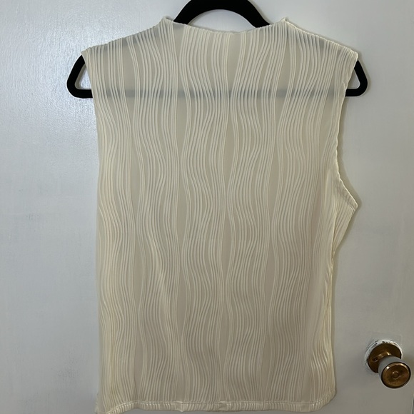 Sleeveless Top - Picture 5 of 6